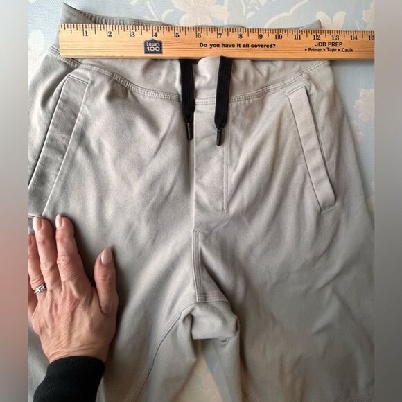 Lululemon Sweat Short Men Small Gray Pockets Drawstring 11" inseam  EUC - Picture 6 of 9